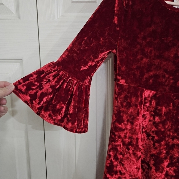 Girls Red Crushed Velvet Bell Sleeve Dress Size 6 - Picture 2 of 8